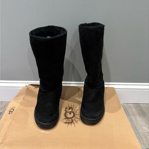 UGG Women's Classic Black Winter Boots